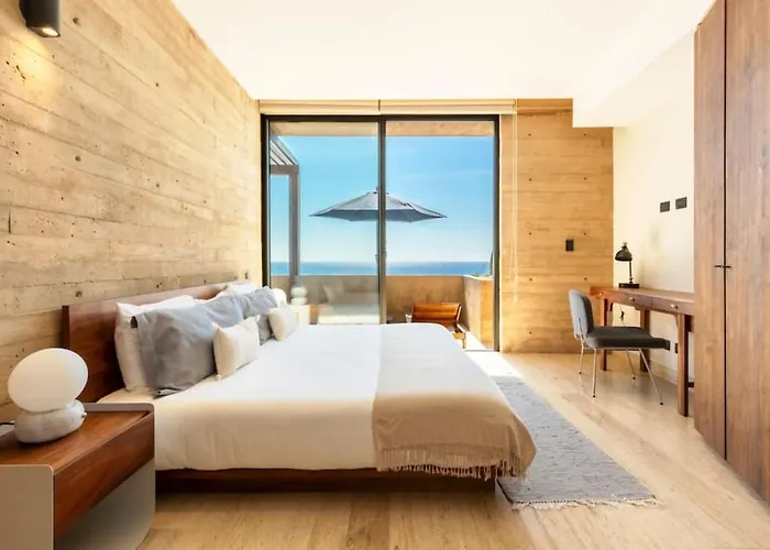 Panoramic Ocean View Hot Tub Apartment